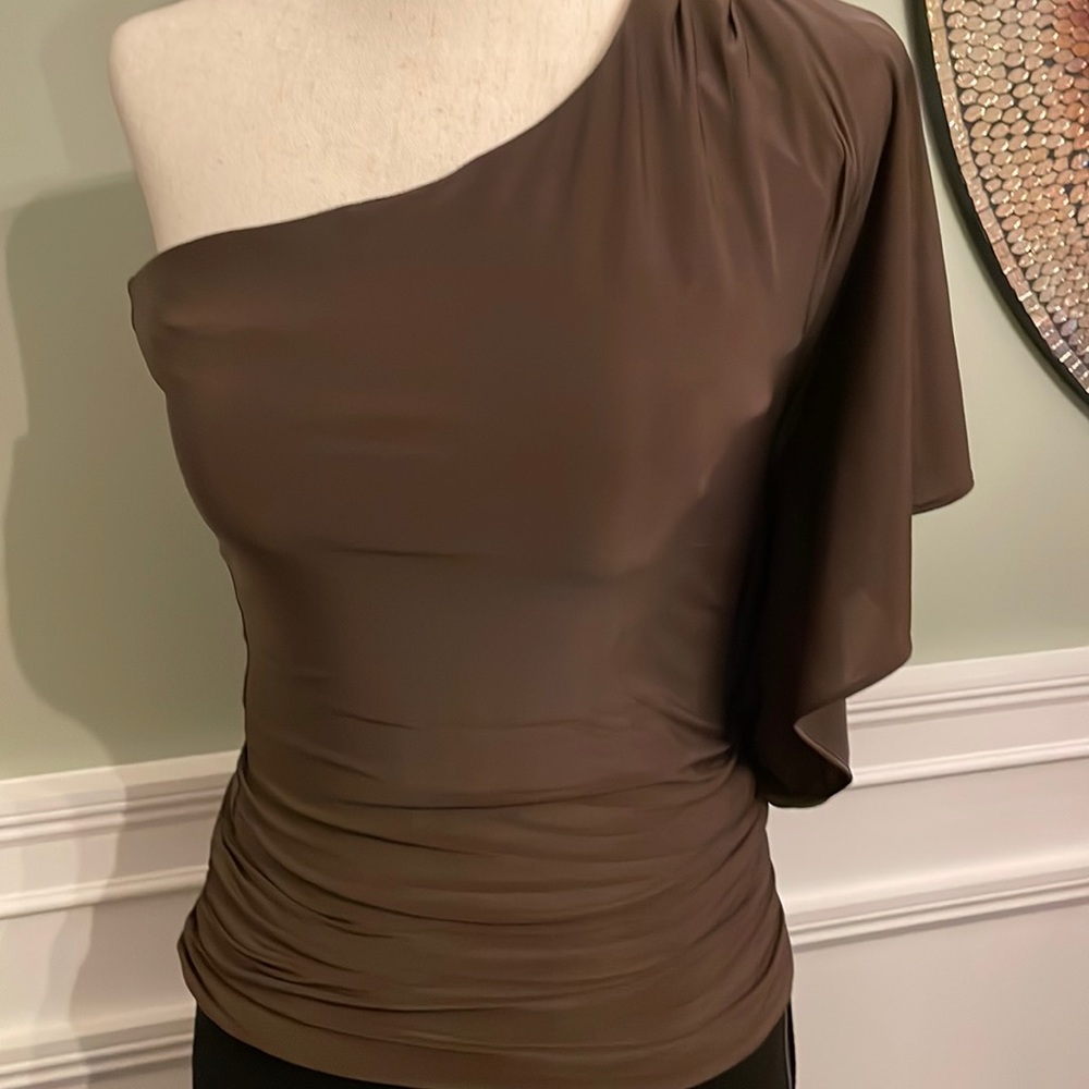 Whbm brown one shoulder top